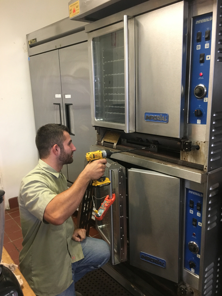 Commercial oven repair service